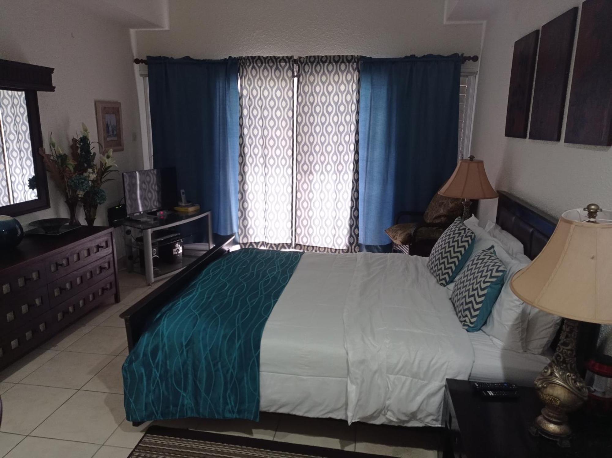 Appartamento 126 Friendship, Rockley Golf Club Bridgetown Esterno foto